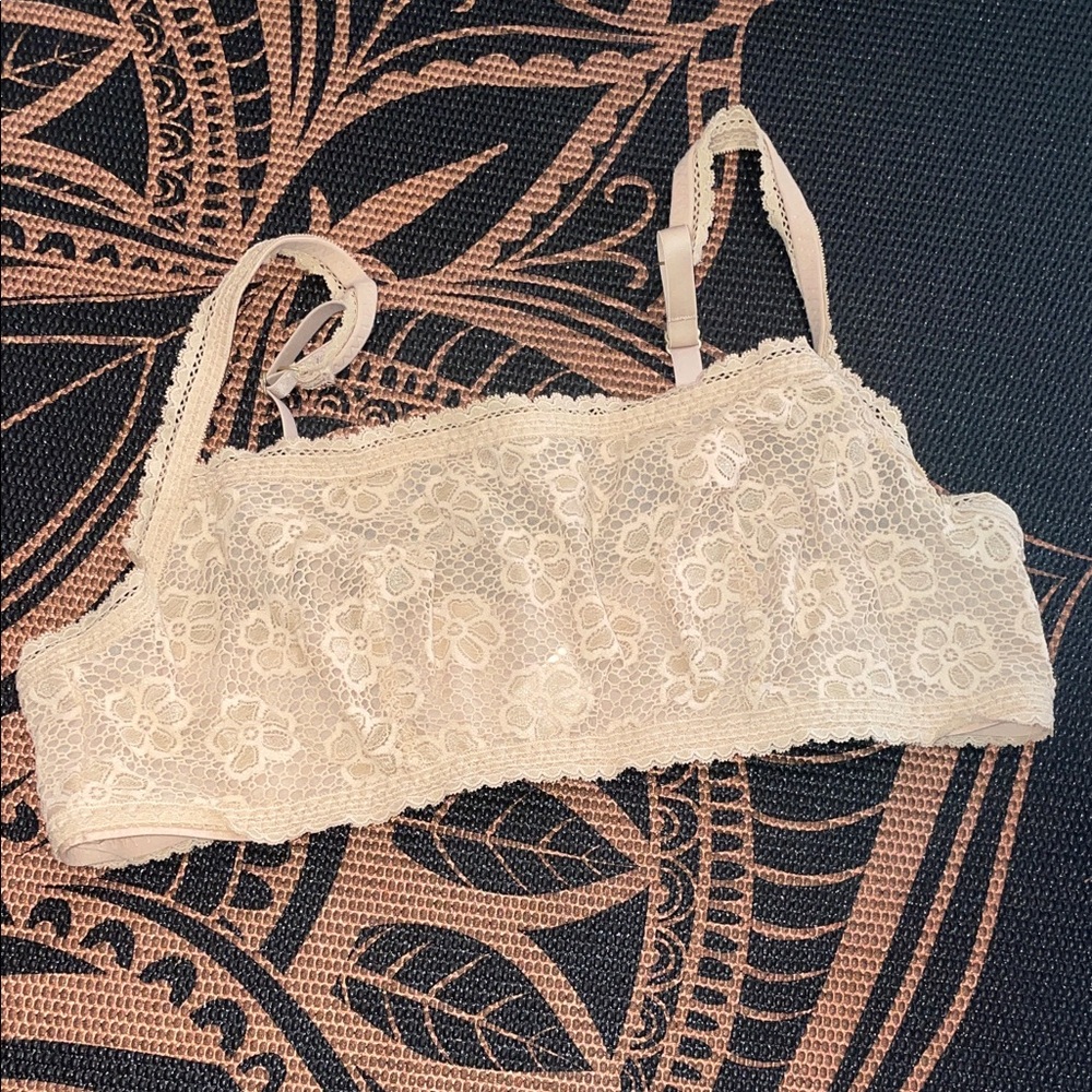 Aerie Floral Lace Bandeau in Cream